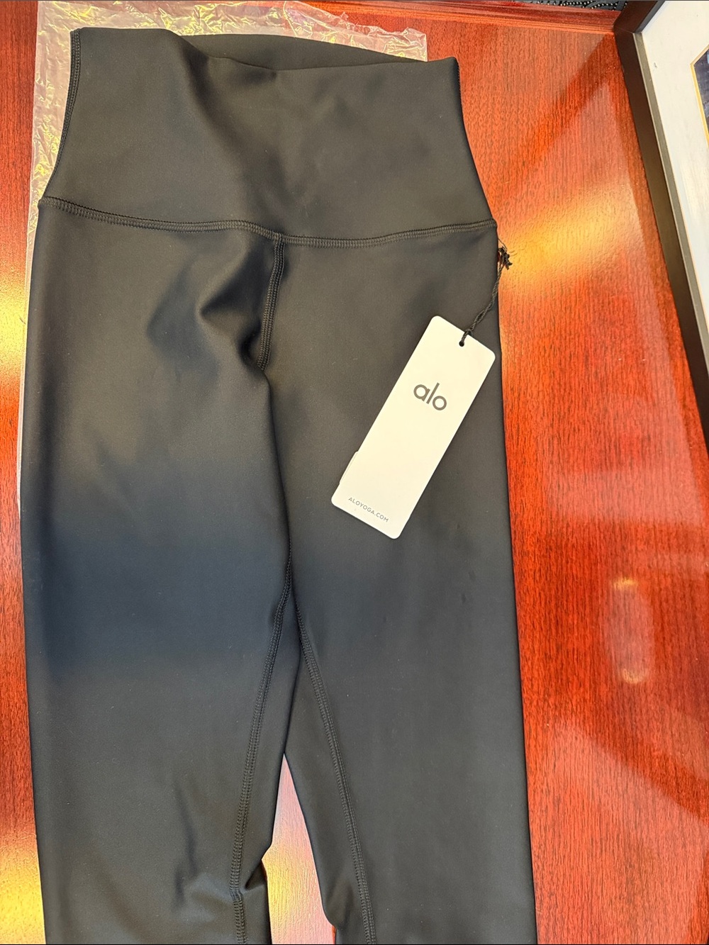 ALO Yoga Black Leggings — High-waist 7/8 Performance Active Leggings